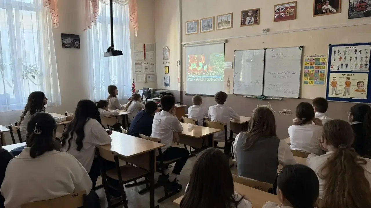 ‼️Сегодня ребята школы присоединились к просмотру документального фильма Андрея Медведева «Предатель