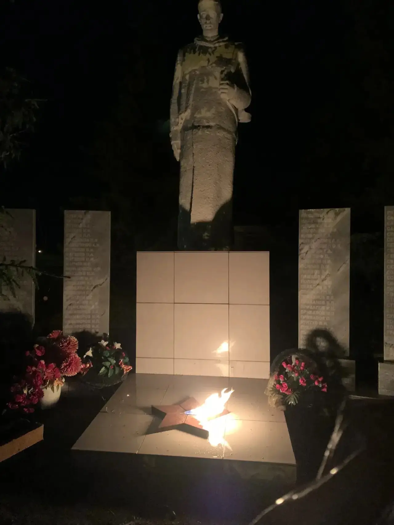 ✨ Свеча памяти — свет души ✨
В этот особенный день — 22 июня — мы зажгли свечу в память о тех, кто п