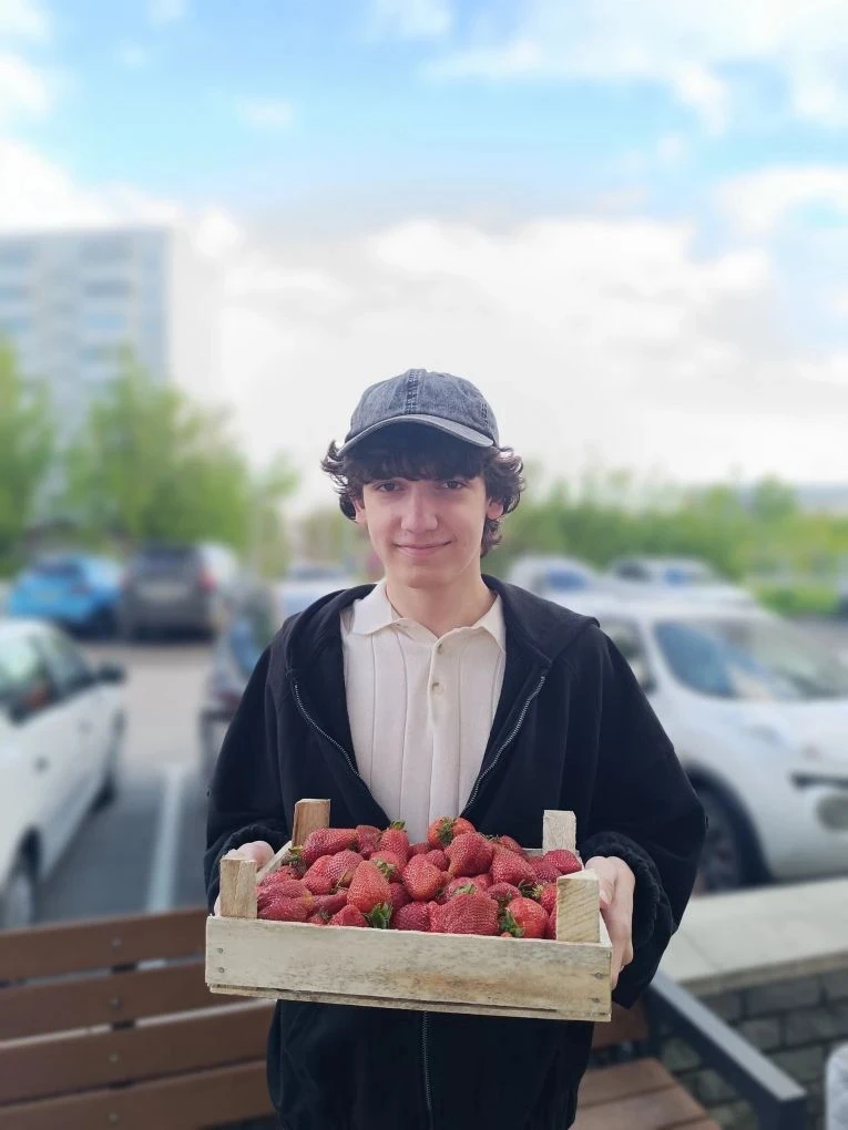 Победители 🍓Клубничного марафона - Анахасян Давид и Миняйло Елена👏👏👏