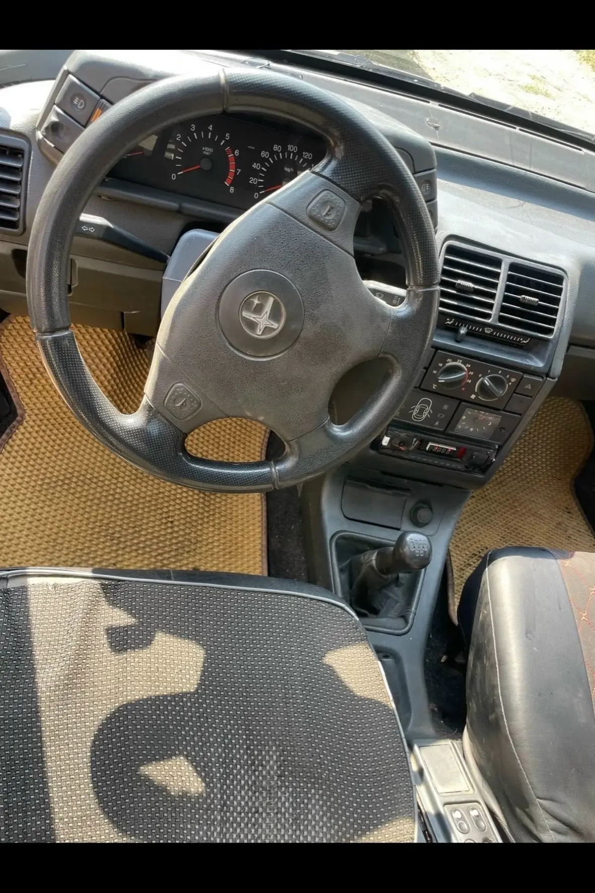 Продам или обменяю ваз 2110 2006г состояние авто хорошое,мотор работает отлично не дыми...