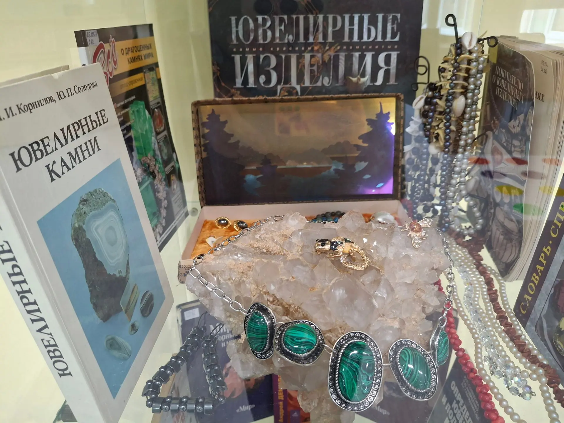 🏛 ИНТЕРЕСНЫЕ ВЫСТАВКИ В БИБЛИОТЕКЕ