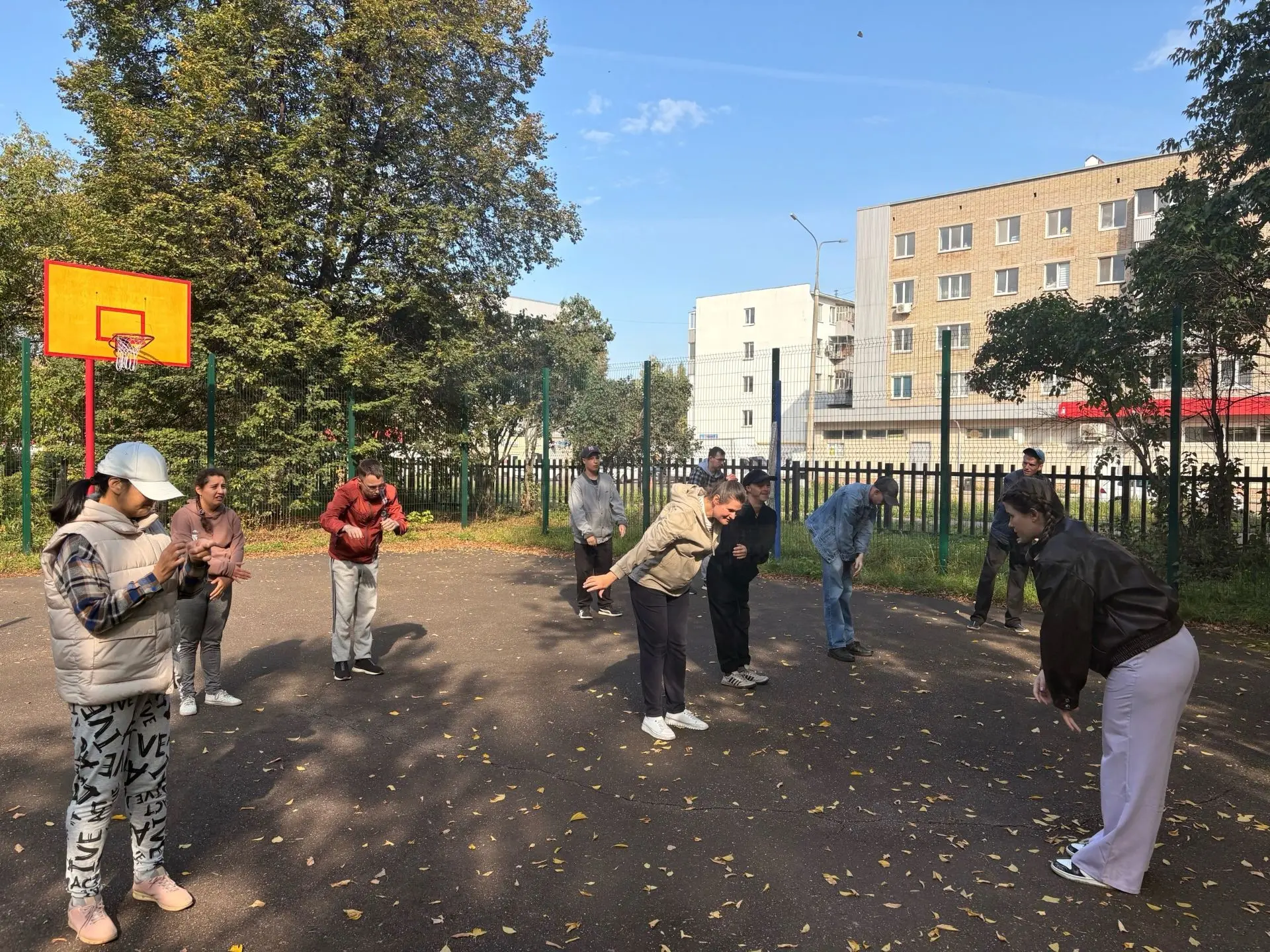 ⛹Ежедневно на спортивной площадке Центра с получателями социальных услуг отделения днев...