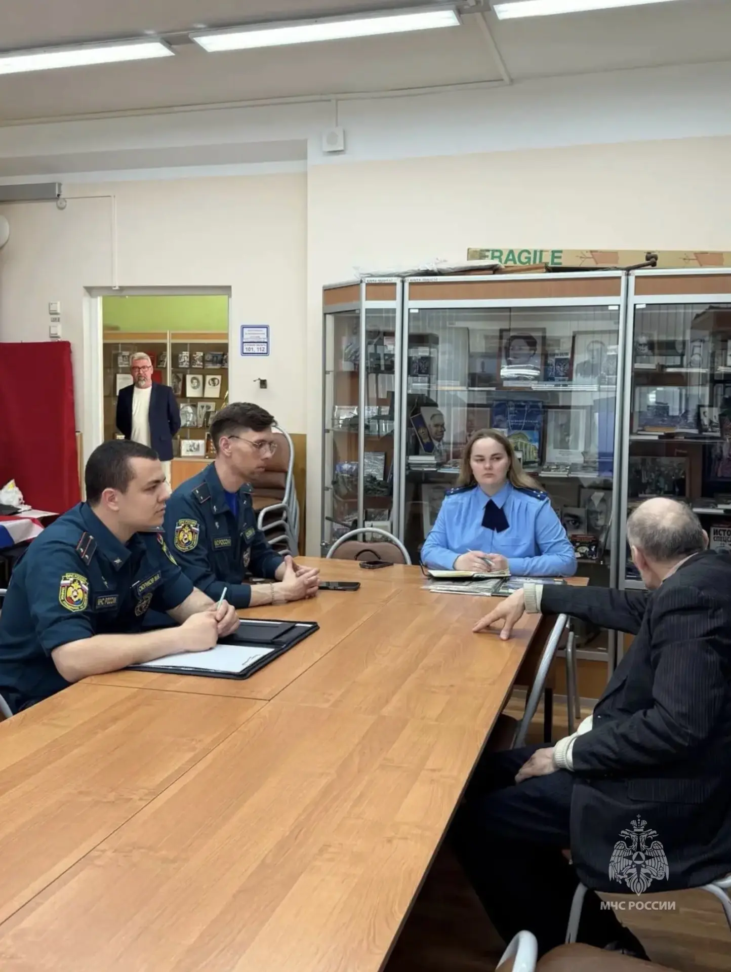 🟠Сотрудники МЧС России проводят профилактические мероприятия в образовательных учреждениях столицы  