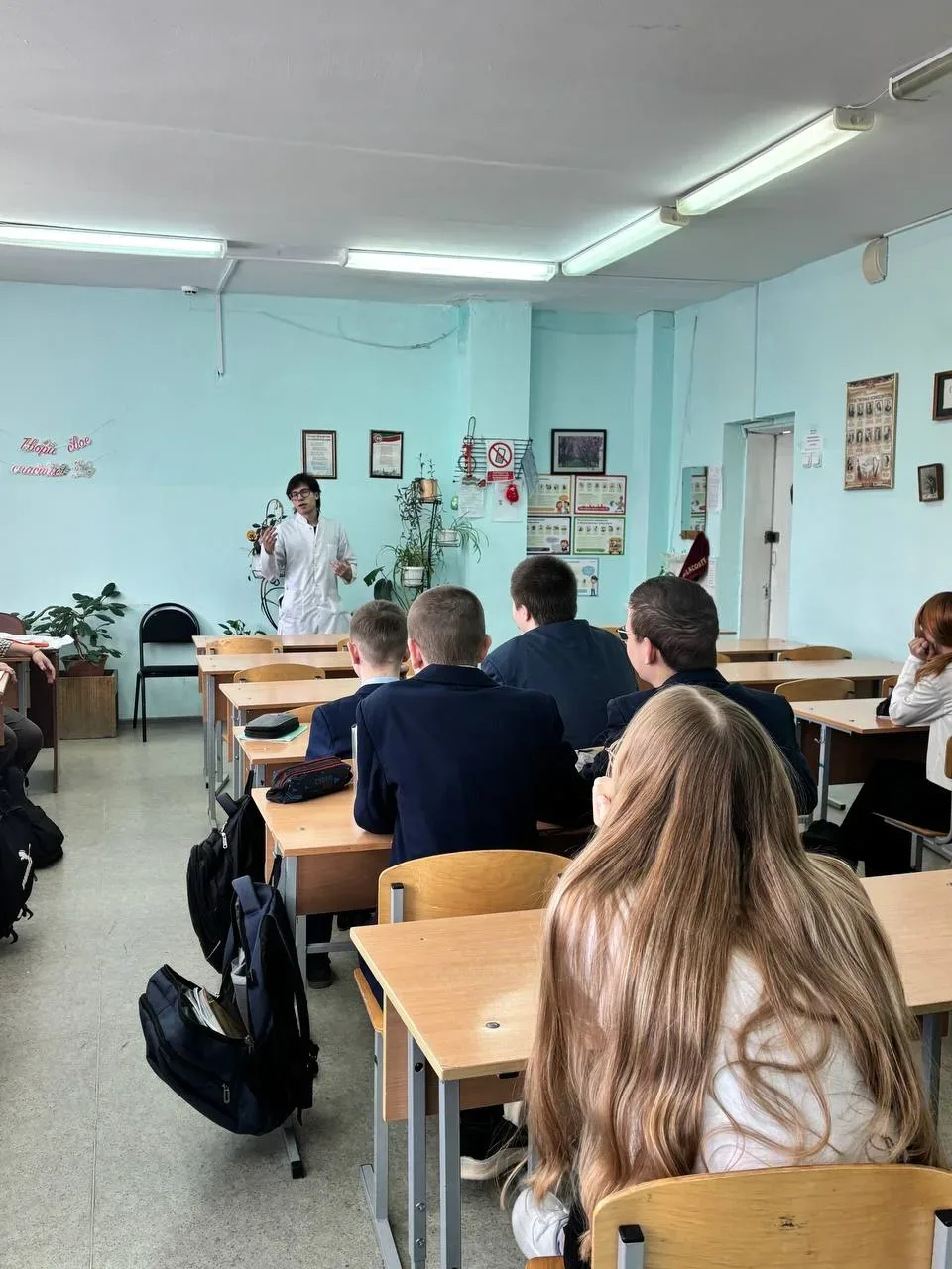 Сегодня в нашу школу приходили студенты из медицинского училища для профилактических бесед с ребятам