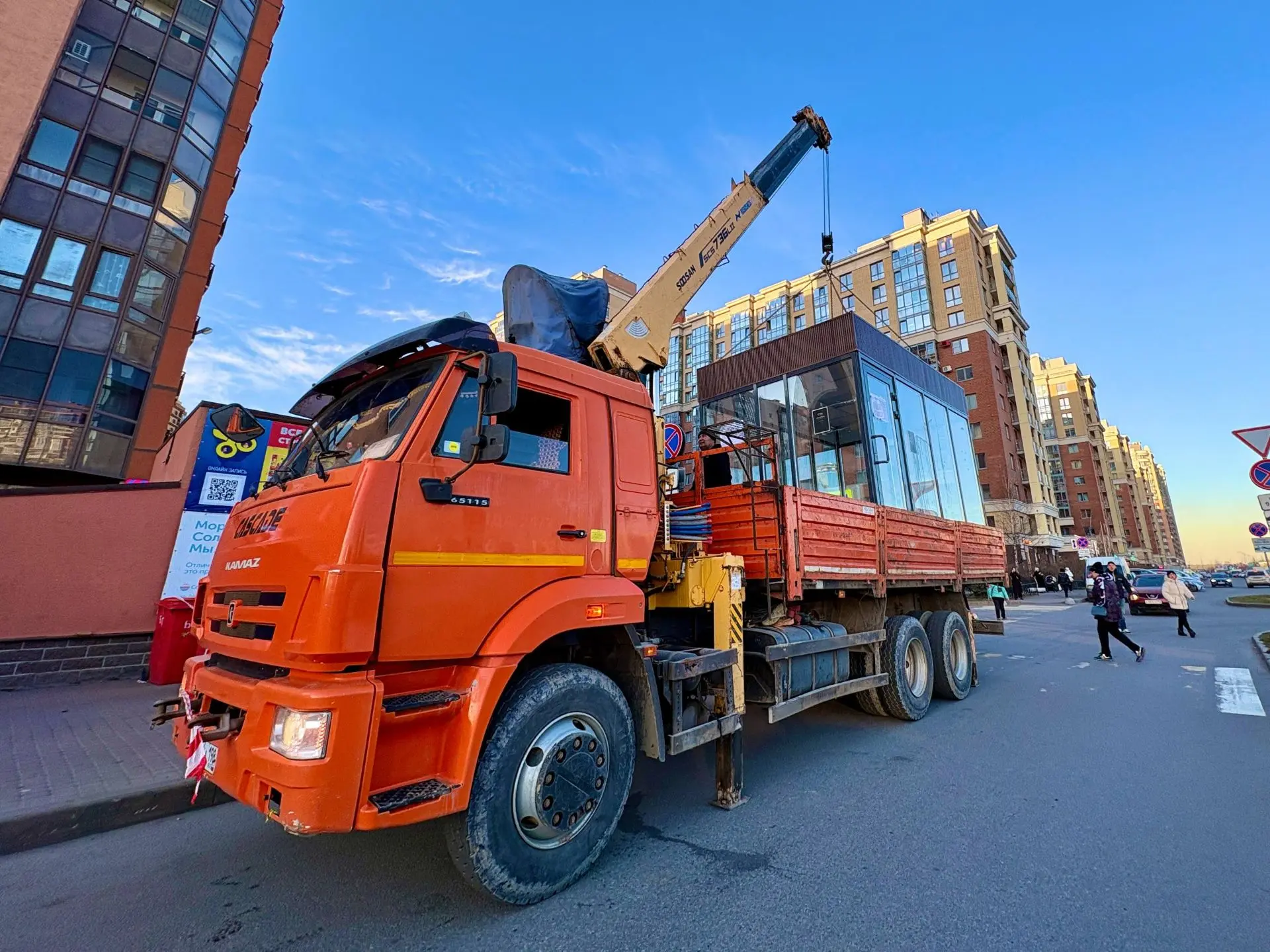 Самовольно установленный ларёк на Ленинградской в Кудрово демонтирован силами администрации Заневско