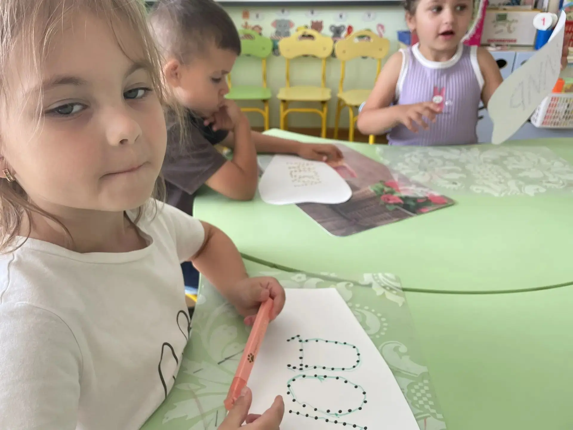 🌸 Тёплый момент из жизни группы «Ромашки»! 🌸

Сегодня ребята из старшей группы размышляли о самом 