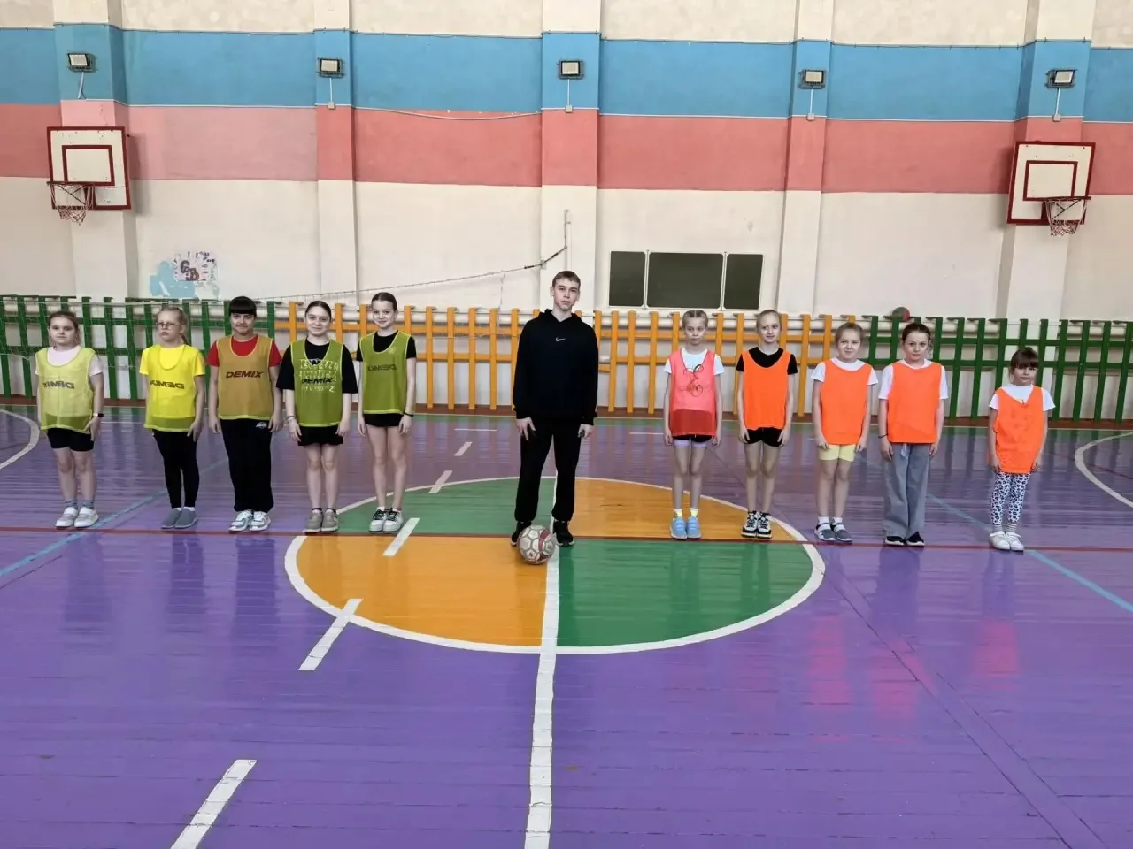 ⚽СПОРТИВНЫЕ КАНИКУЛЫ 🏆 ✨Сегодня в спортивном зале лицея состоялась нешуточная борьба с накалом эмоци