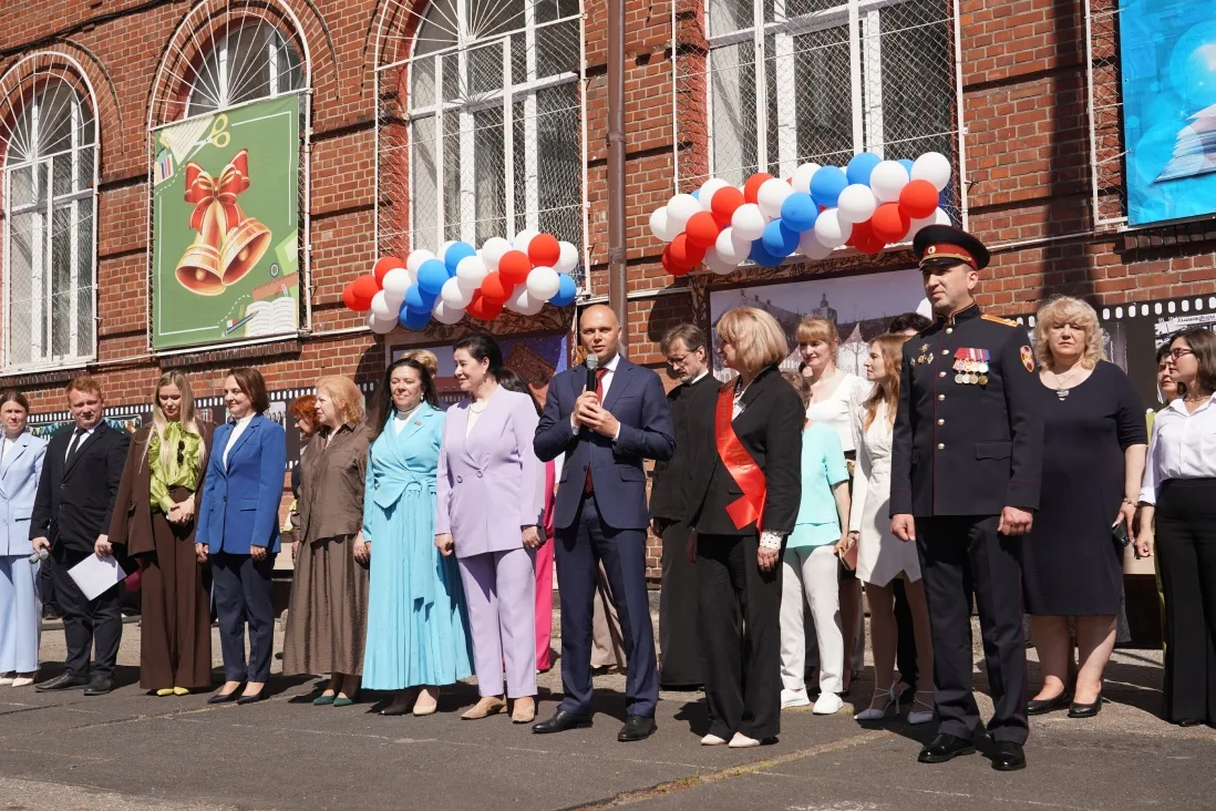 В Калининградских школах прозвенели последние звонки 🔔  Более 17 тысяч выпускников 9-х и 11-х классо