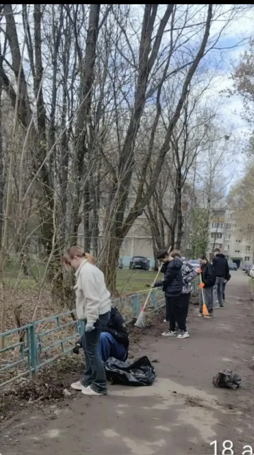 🌳 Учащиеся 8 «Бк2» класса приняли активное участие в благоустройстве общественной территории!  Вмест