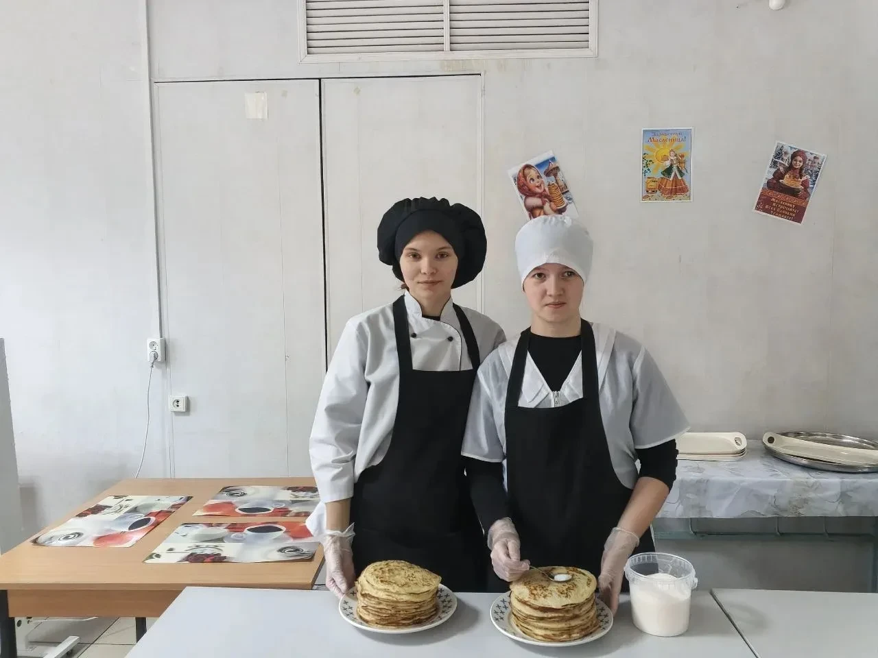А ЧТО У НАС!  А у нас в рамках УПК «Кондитерский цех «БТПИТ» студенты «Борисоглебского техникума про