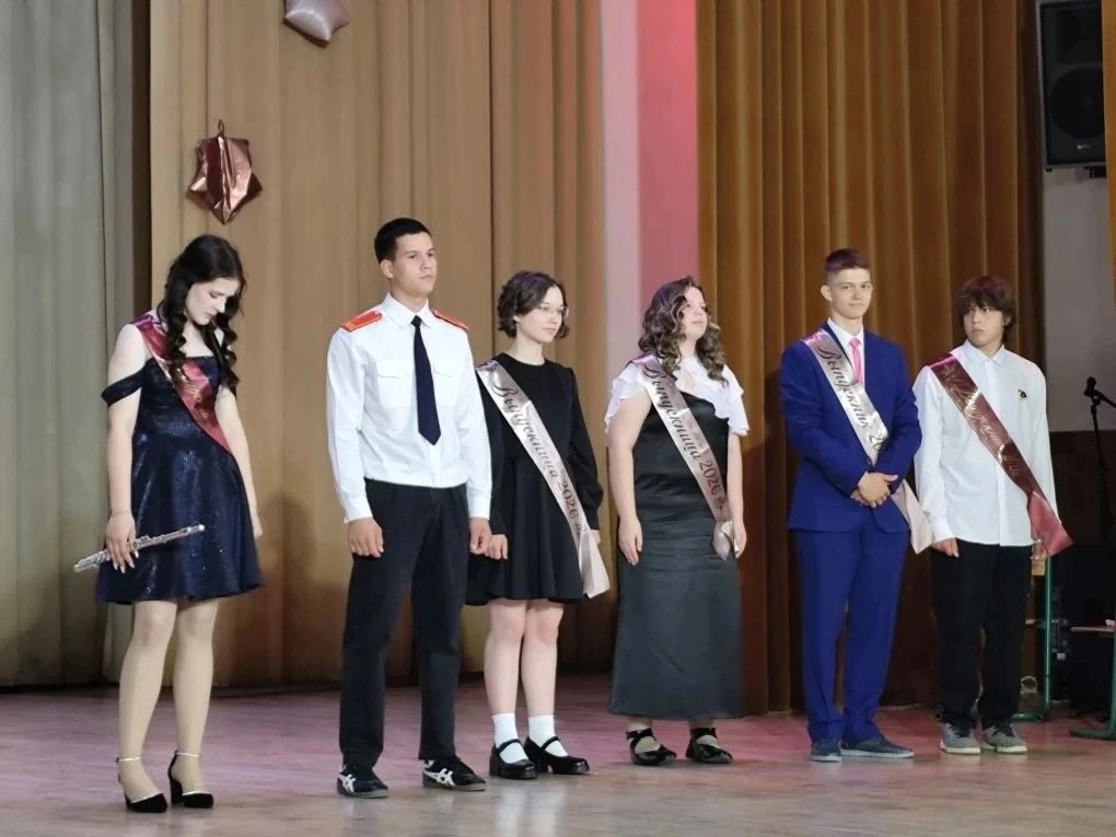 Июнь. Закончены экзамены! Пора подводить итоги! ❤️
Выпускной вечер для выпускников 9х классов - это 