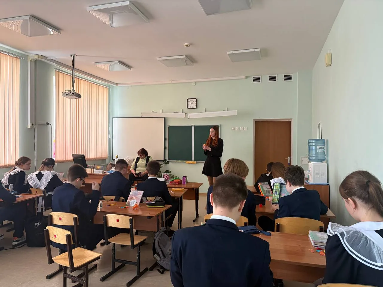 История весеннего праздника 🌷✨  Вчера обучающиеся 7А и 7Б классов погрузились в историю самого нежно