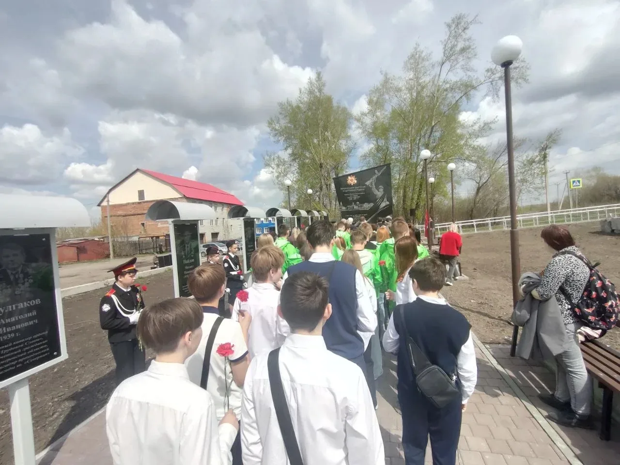 ❗️Сегодня активисты музея школы 34 вместе с руководителем Кондратовой О.В. приняли участие в церемон