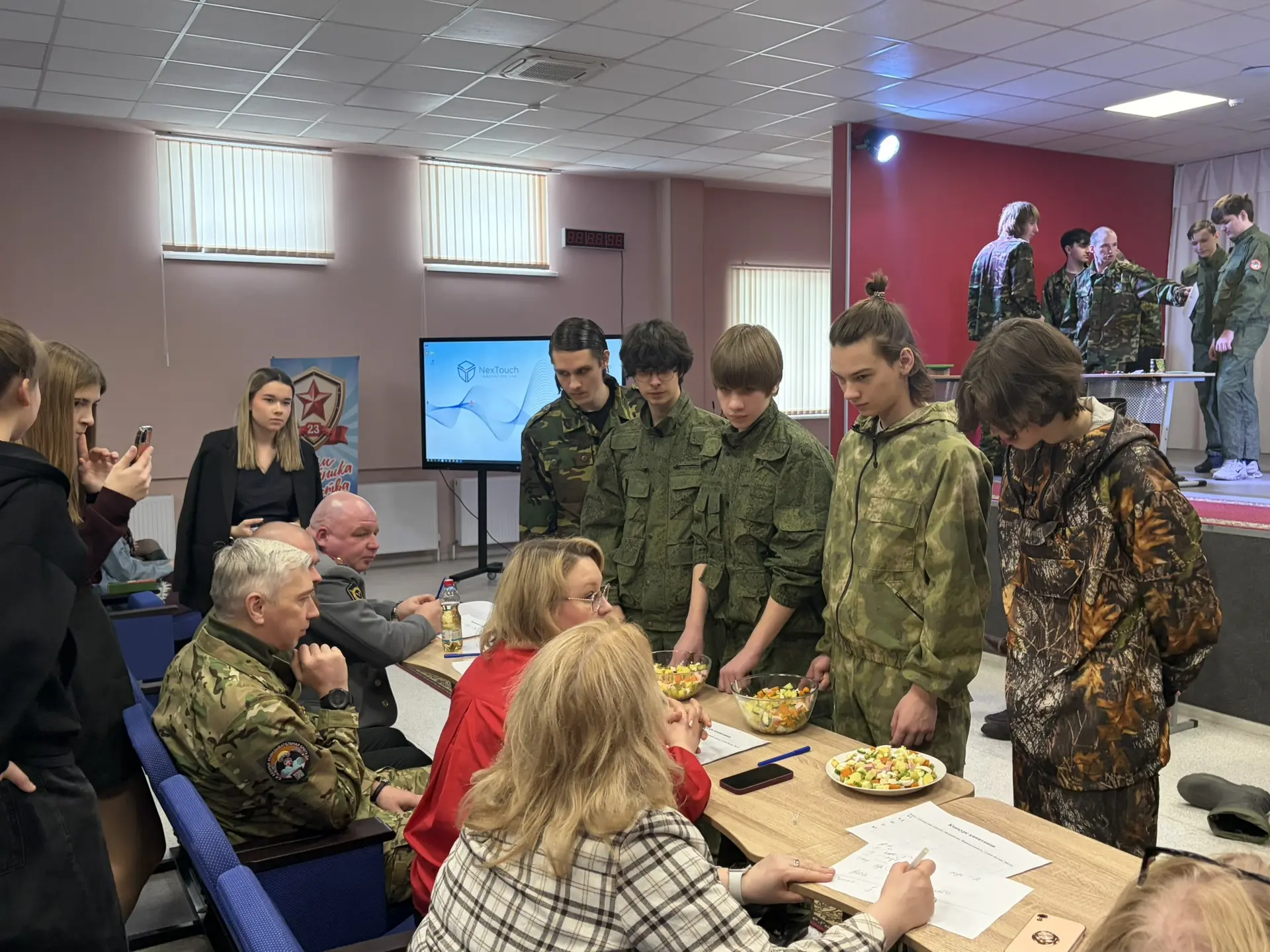 🪖 Конкурс «А ну‑ка, парни!» — готовимся к 23 Февраля! 🪖  В нашем лицее проходит традиционный конкурс