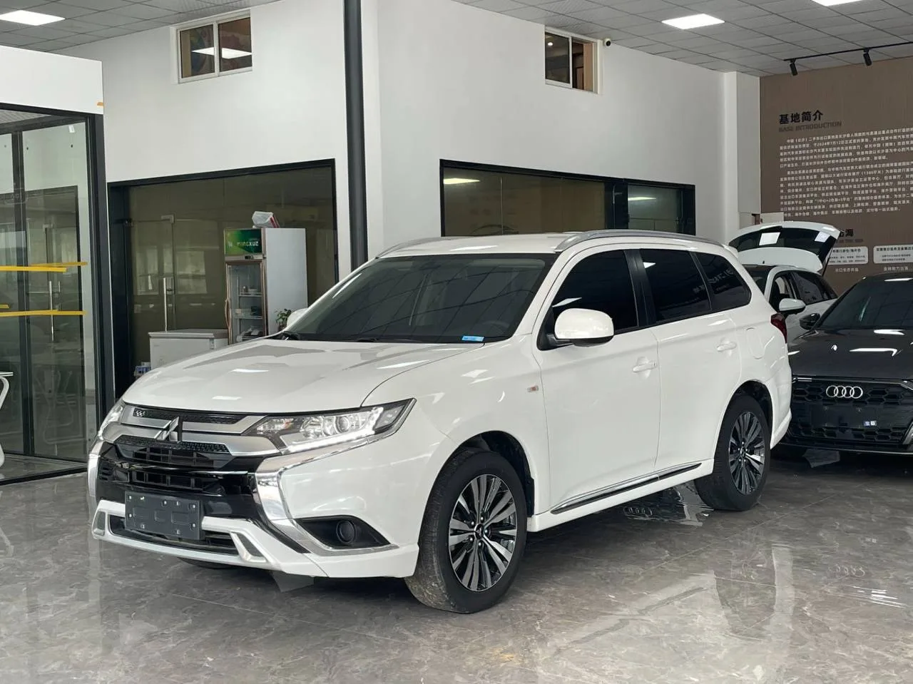 🇯🇵 Mitsubishi Outlander Active