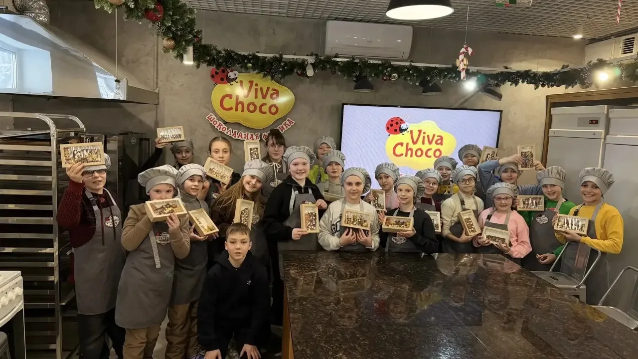 🍫Недавно учащиеся 4 «В» класса совершили незабываемую экскурсию на кондитерскую фабрику «Viva Choco»