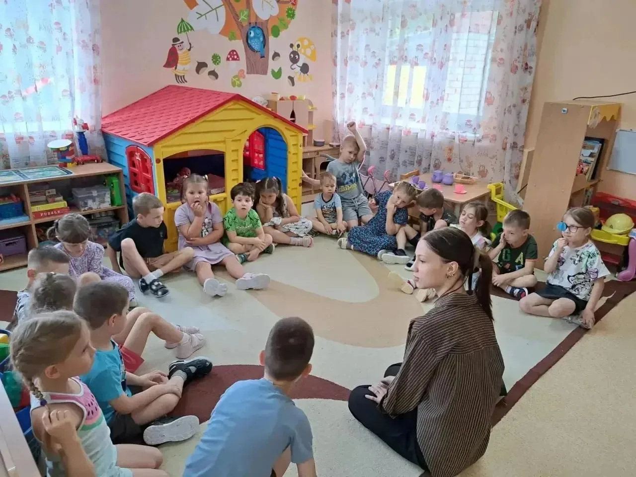 В старшей группе «Ладушки» ( корпус 2) прошло увлекательное занятие — дидактическая игра-путешествие