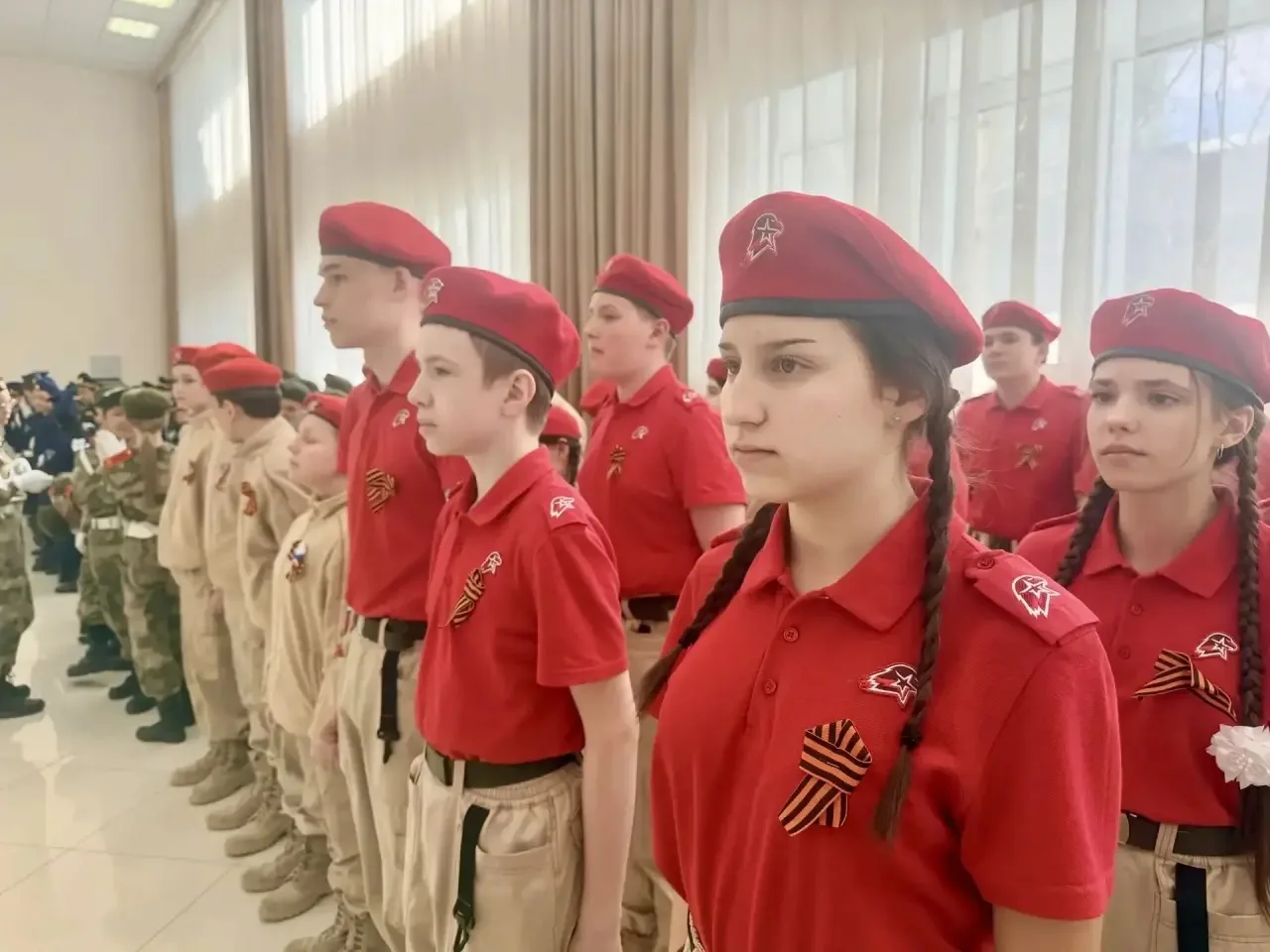 Школьников Нягани посвятили в юнармейцы! Для них этот день стал важным этапом — ребята официально вс