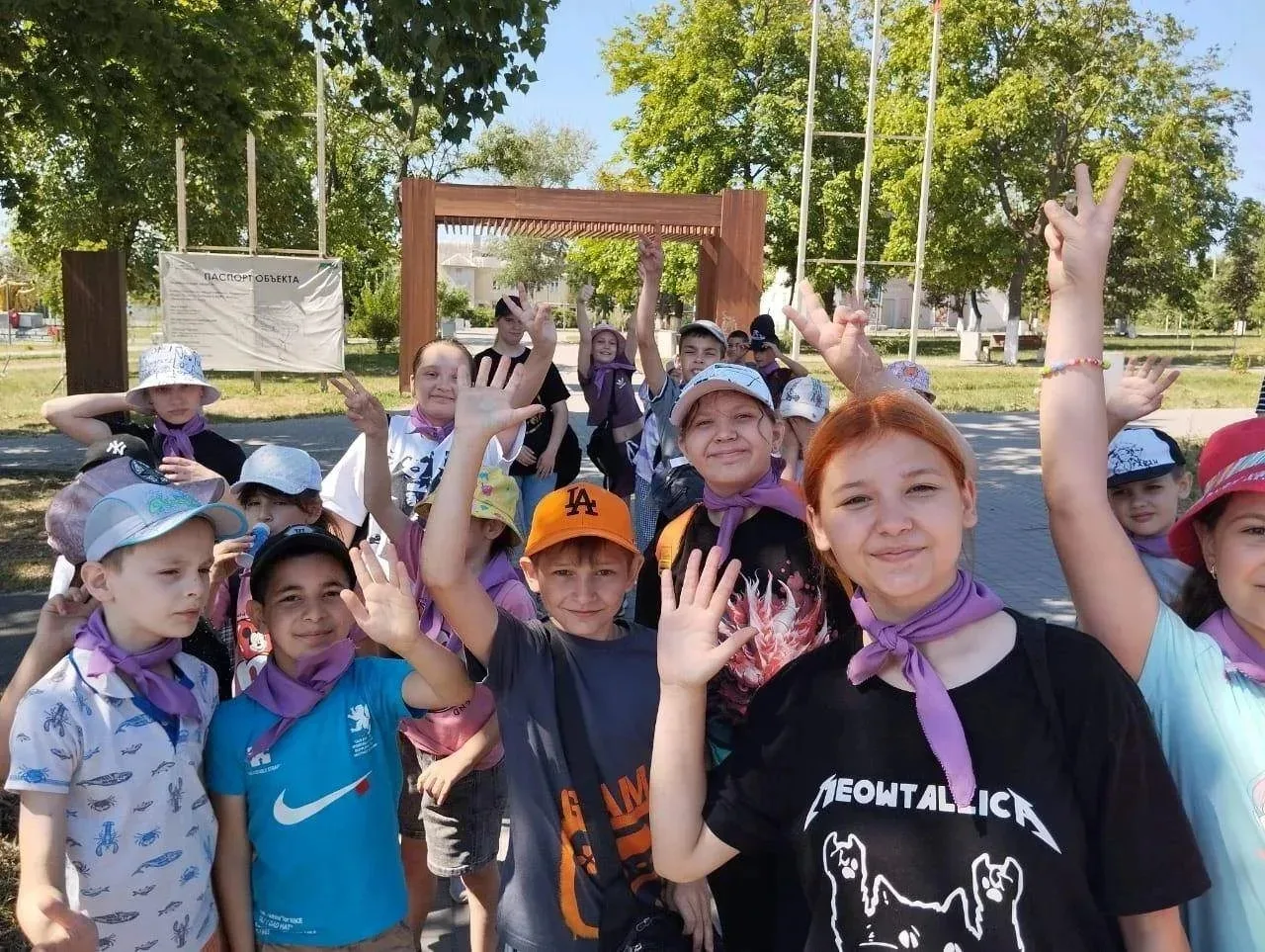 🧑‍🧑‍🧒‍🧒 Защита детей начинается с выбора лагеря!