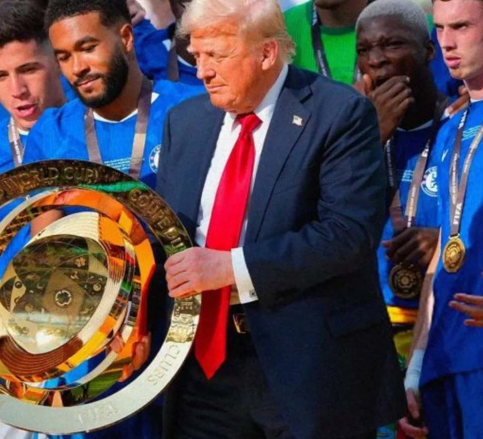 Трампу разрешат нарушить протокол и присоединиться к команде-чемпиону на награждении 🏆

Так уже б