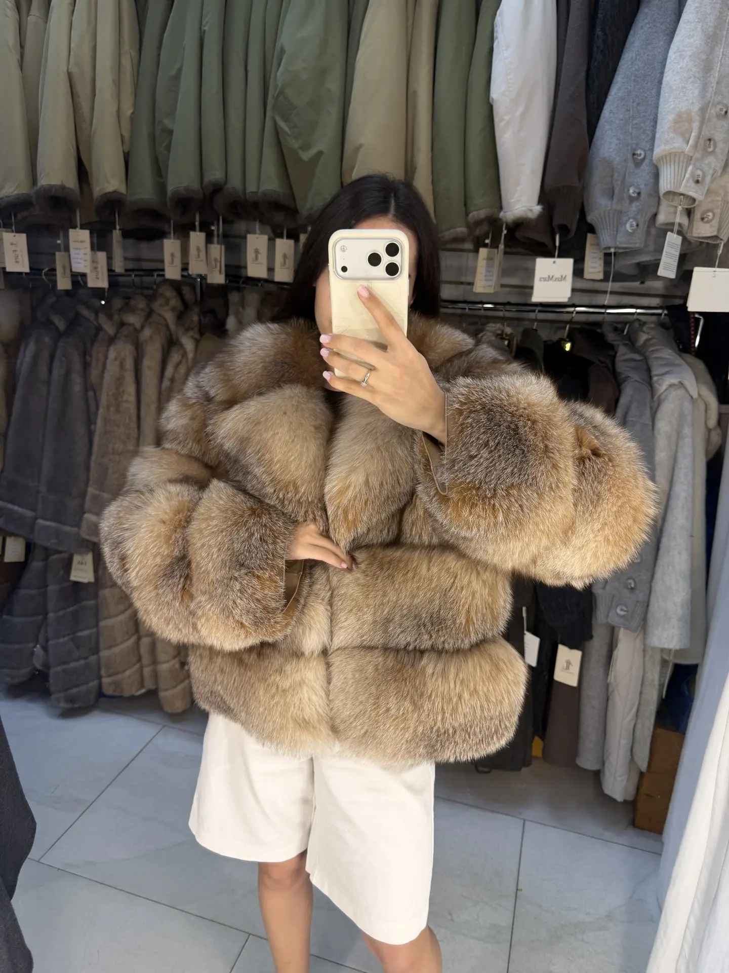 Шуба из лисы блюфрост из широкий пластин меха