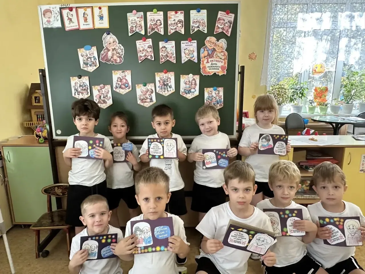 Первого октября в группе №12 прошел тематический день, посвященный Дню пожилого человек...