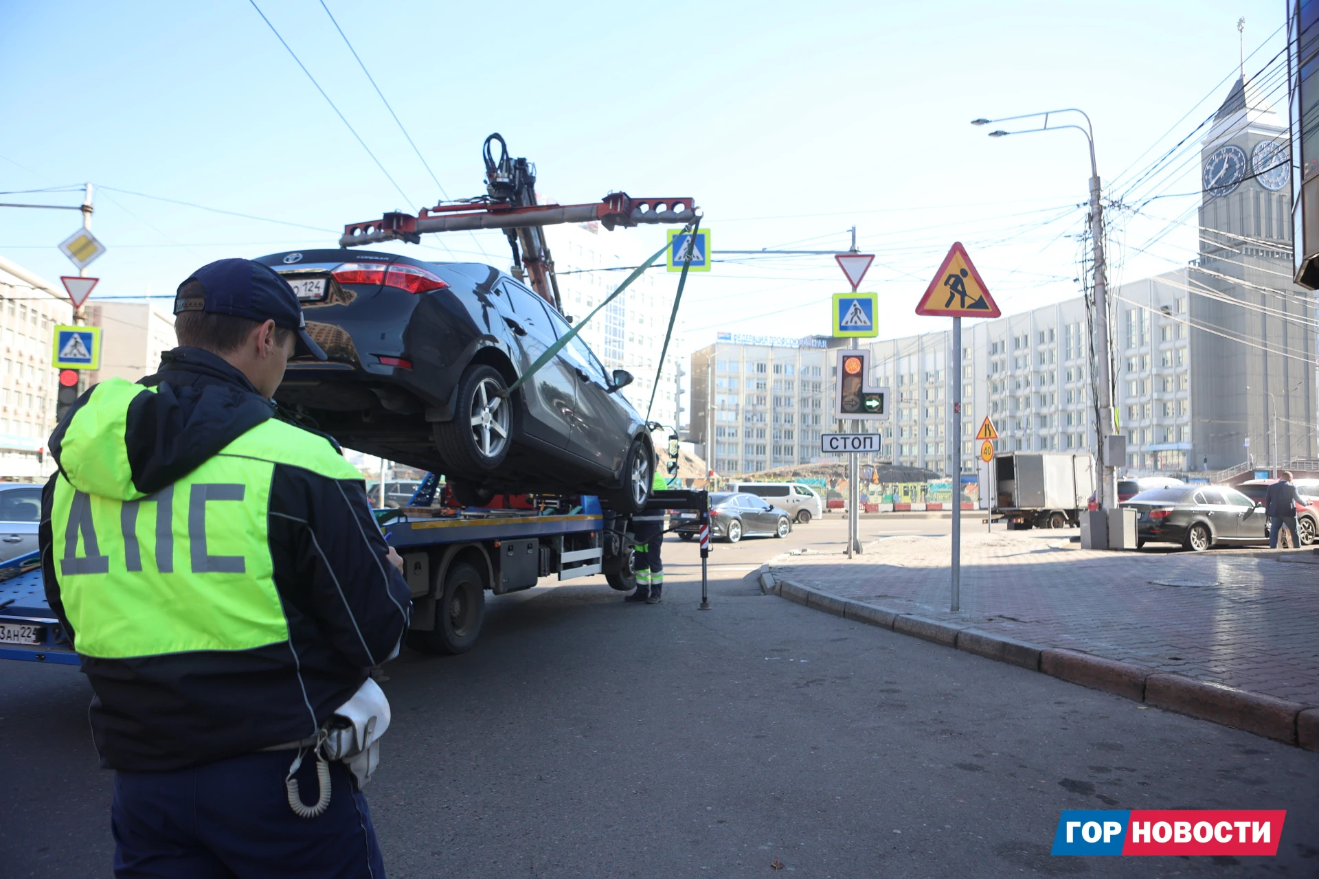 Около 30 машин в день увозят на штрафстоянки Красноярска
