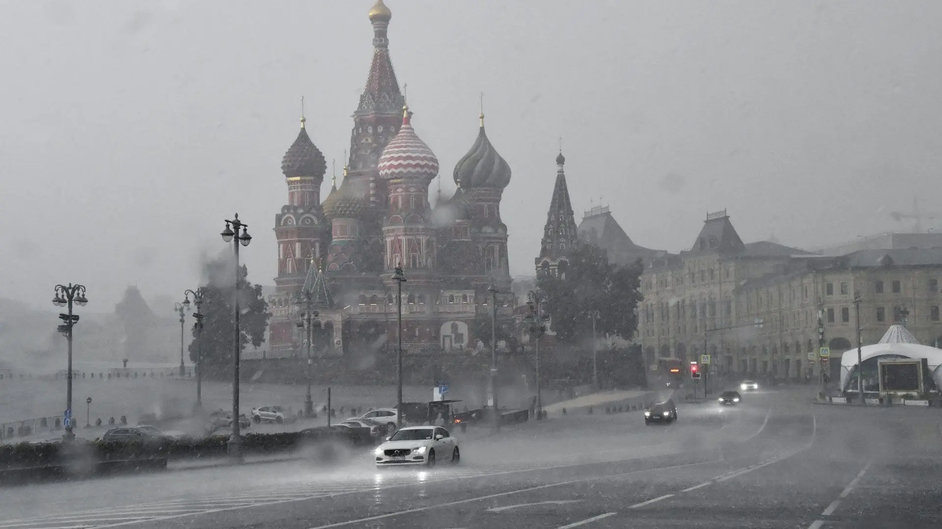 ❗️Мощный ливень, грозы и сильный ветер вновь ожидаются в Москве

По прогнозам синоптиков, непогода н