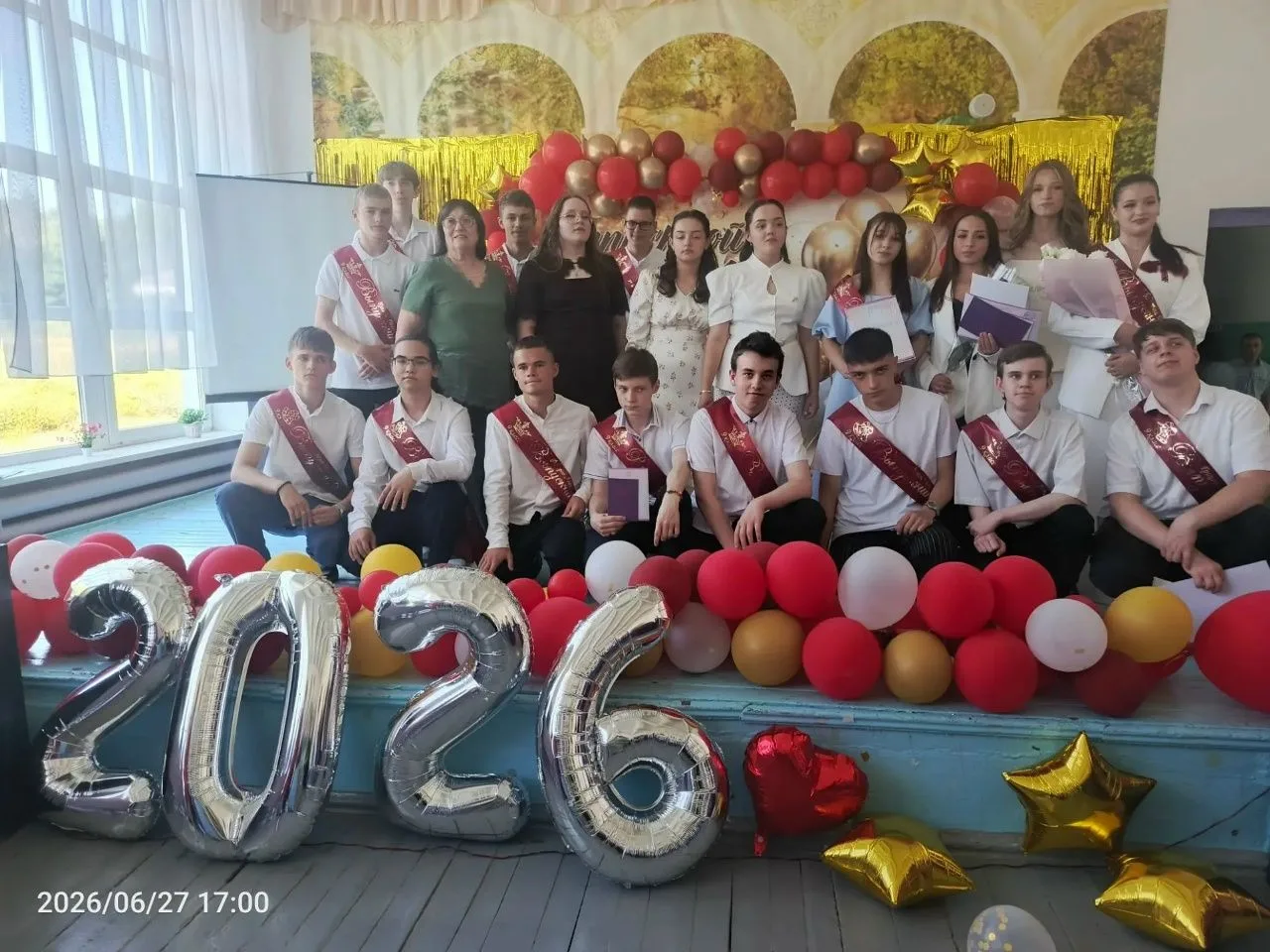 Двойной праздник 
27 июня в нашей школе прошёл выпускной вечер для выпускников 9 класса. В этом году