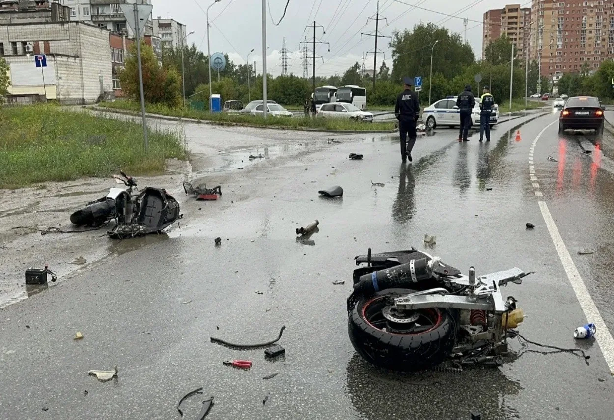 Страшная авария в Советском районе: мотоцикл разорвало пополам после удара о столб ⚠️🏍️

Трагедия п
