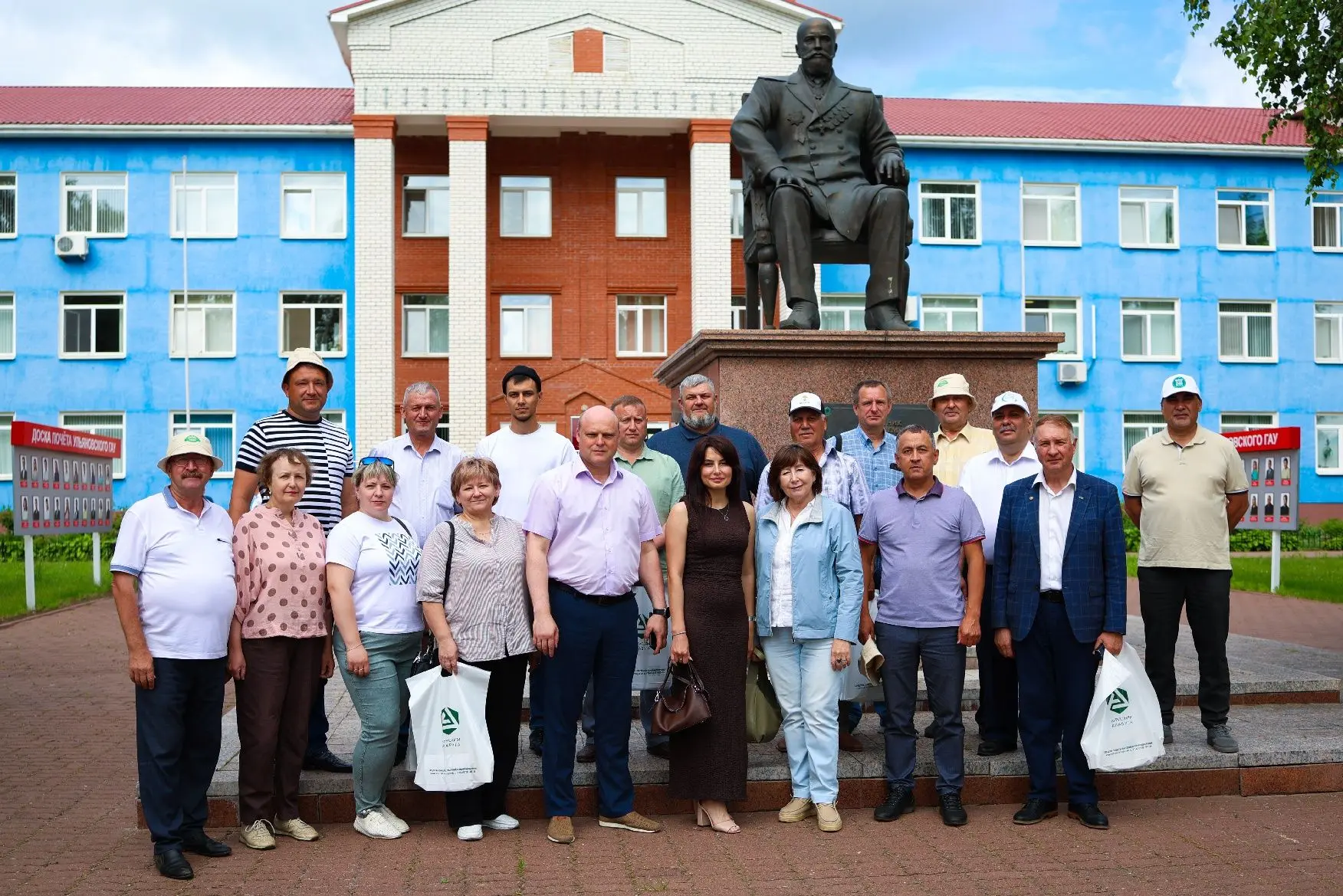 «Университетом выполняется большая работа в области селекции, разработки и испытания новых агротехно