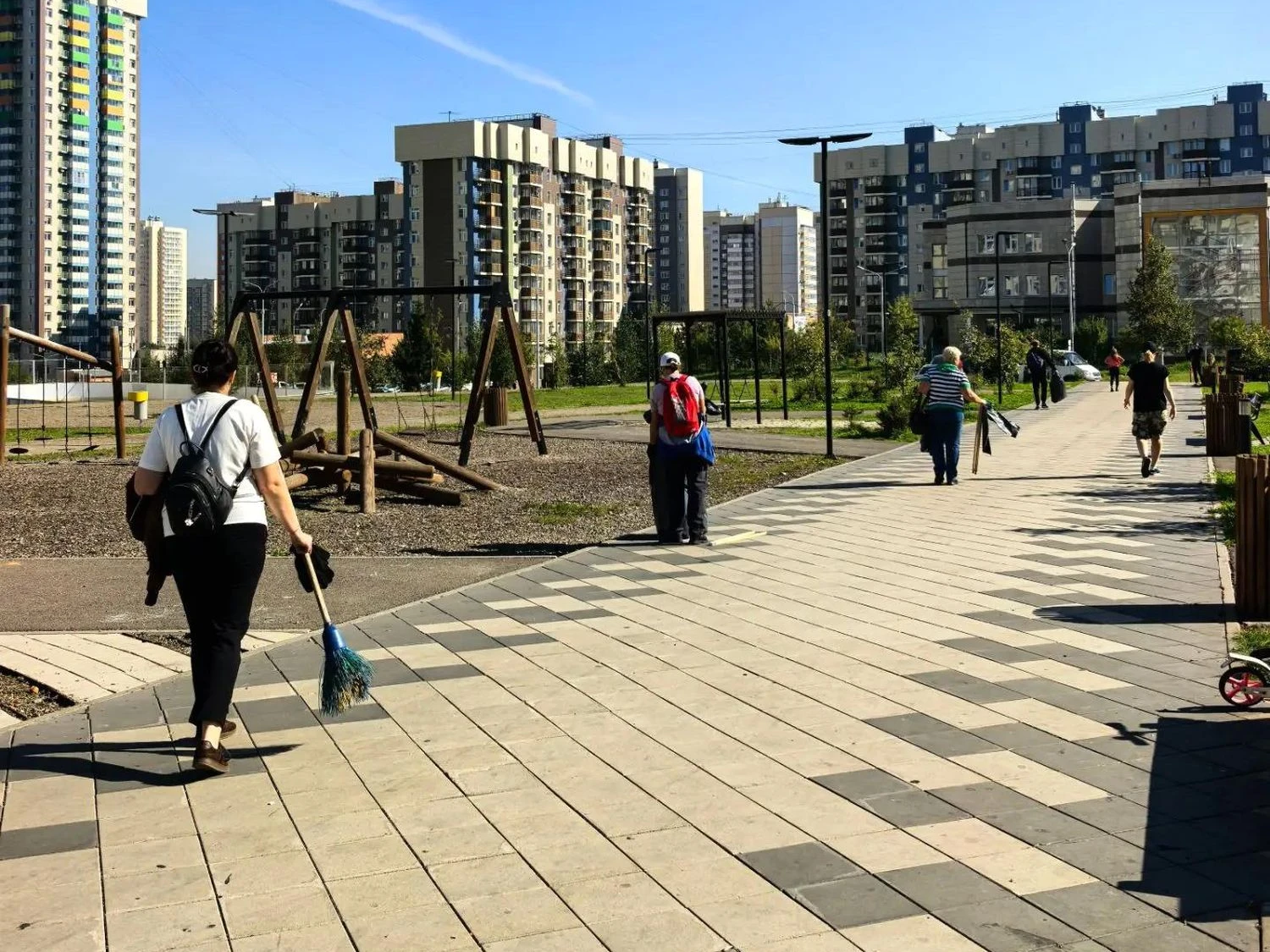 Четыре КамАЗа мусора собрали в Центральном районе за месяц
