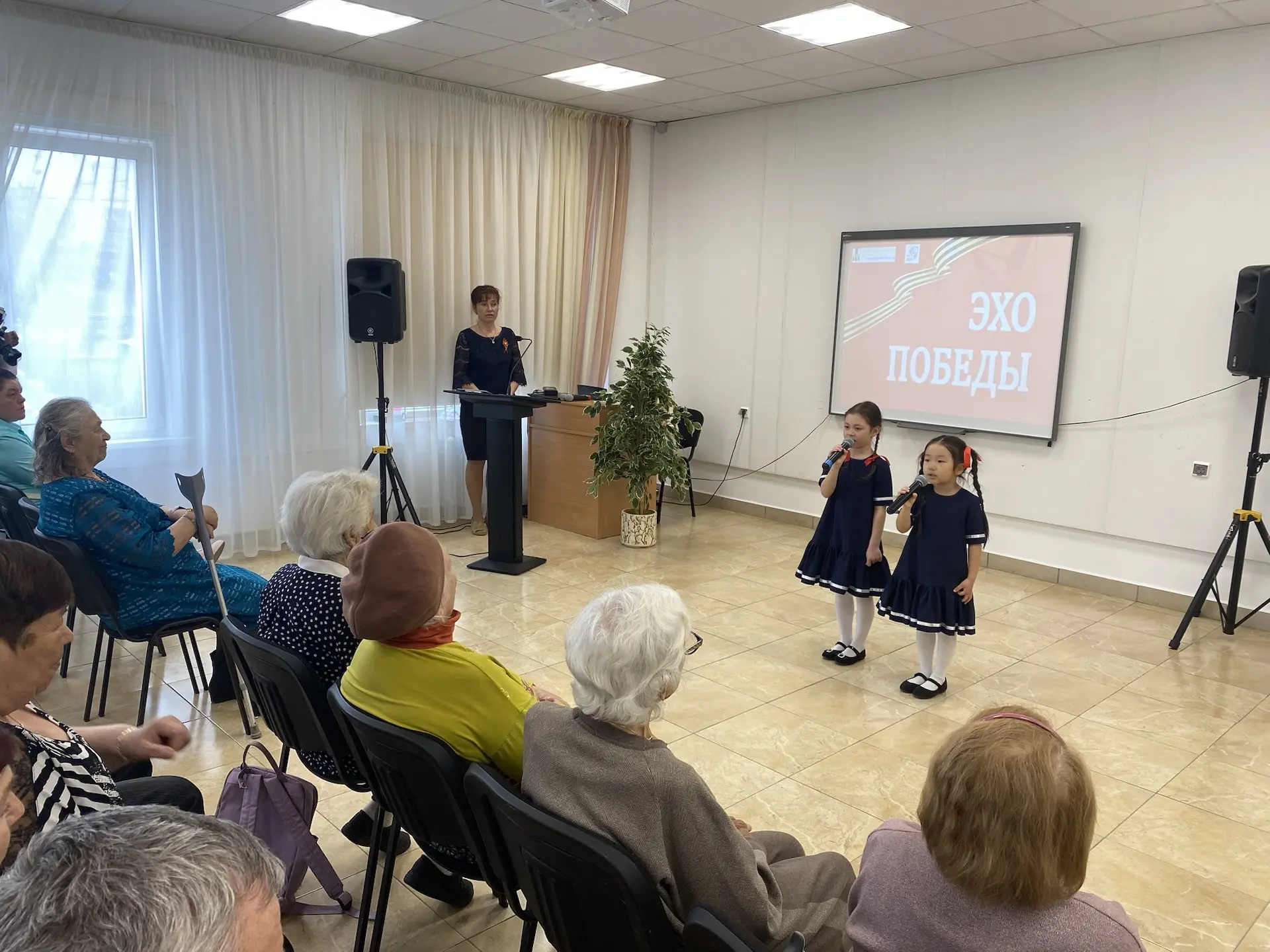 Связь поколений и мелодии великой Победы: в нашем центре прошел праздничный концерт! 🇷🇺✨