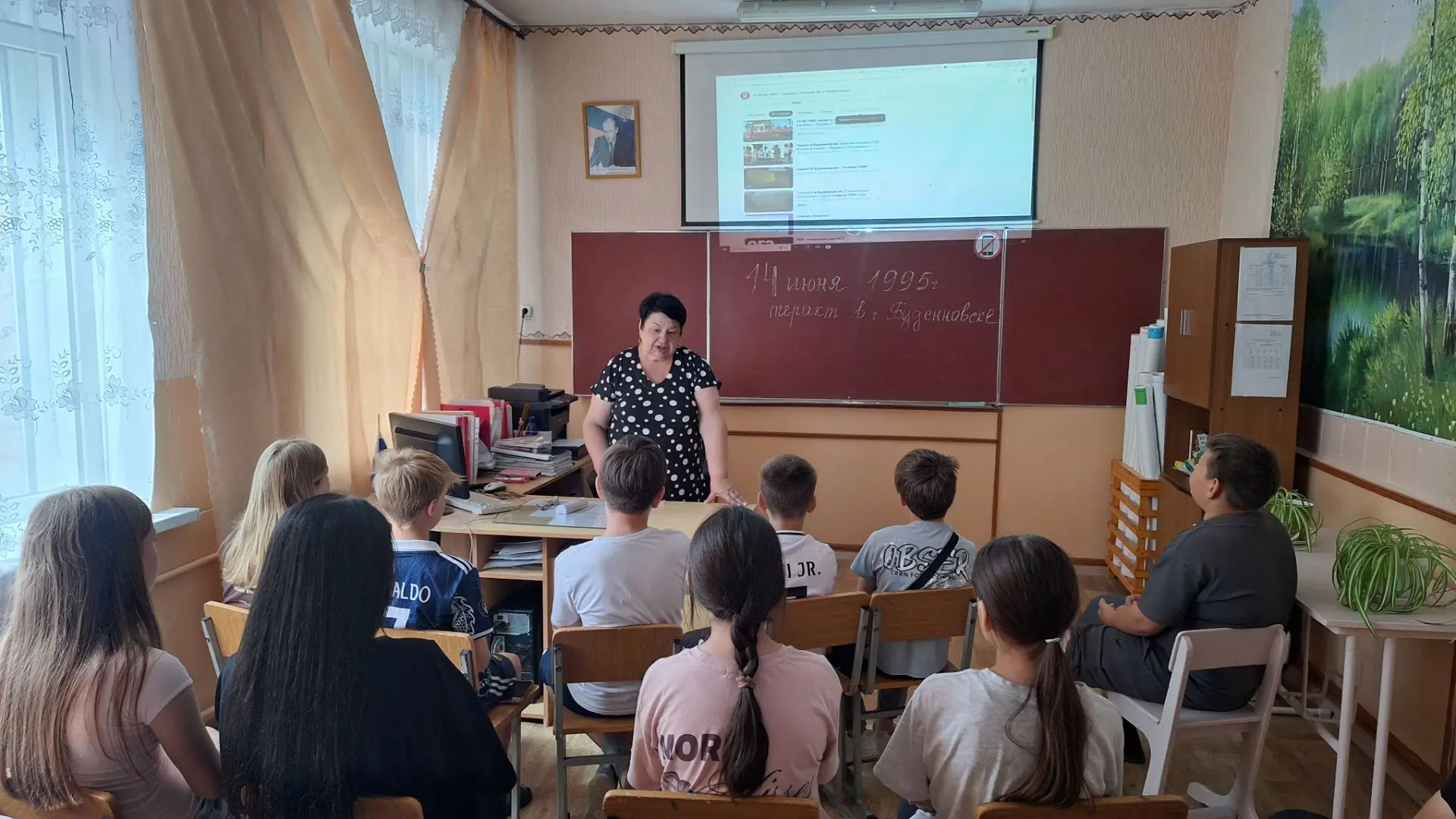 🔴Профилактика терроризма и экстремизма🔴

15 июня в пришкольном лагере «Радуга» воспитатель Плотник