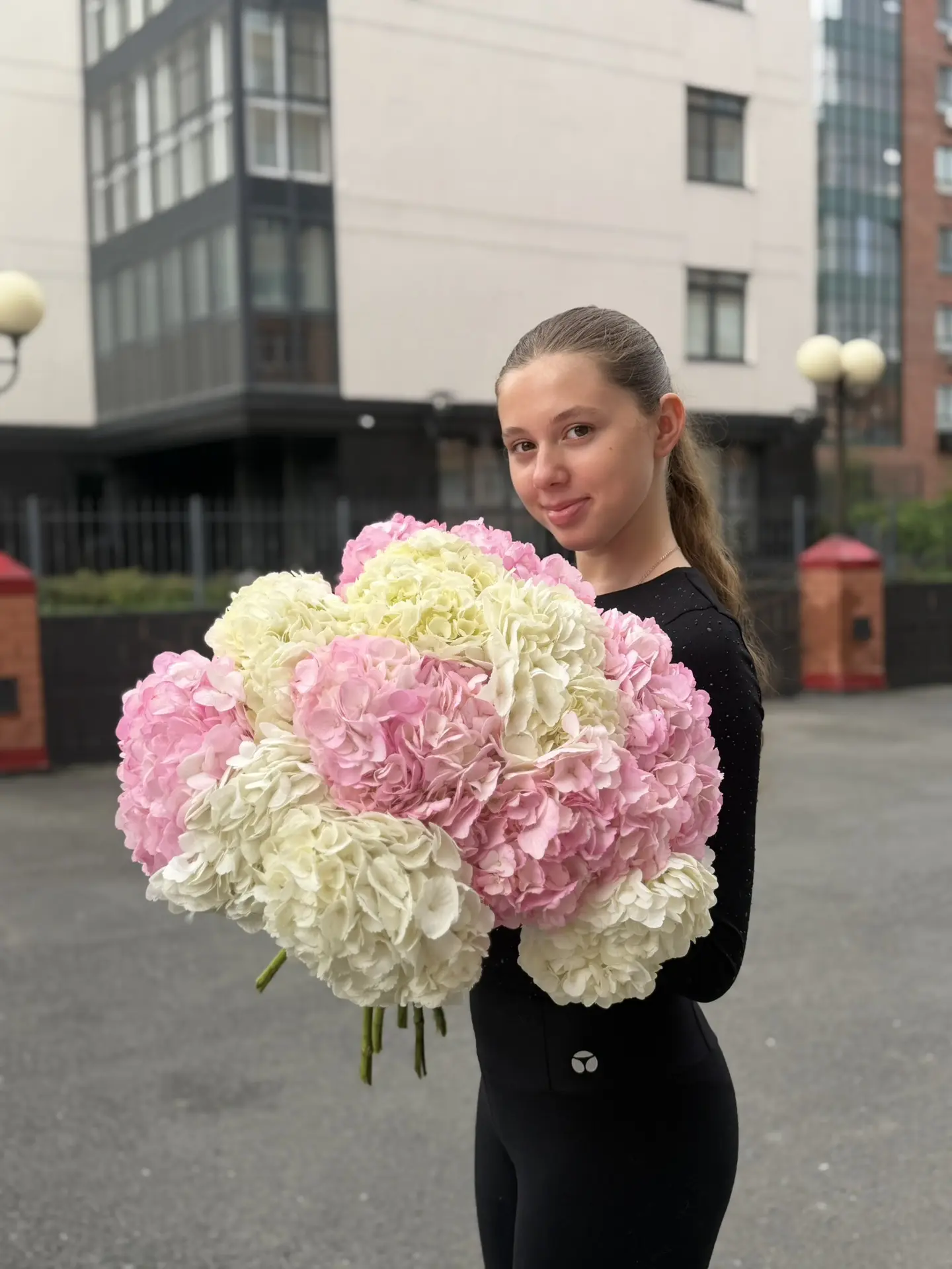 🌸 НОВАЯ ПОСТАВКА: Облака гортензий уже в продаже!
Мечтали о самом нежном, пышном и инстаграмном бук