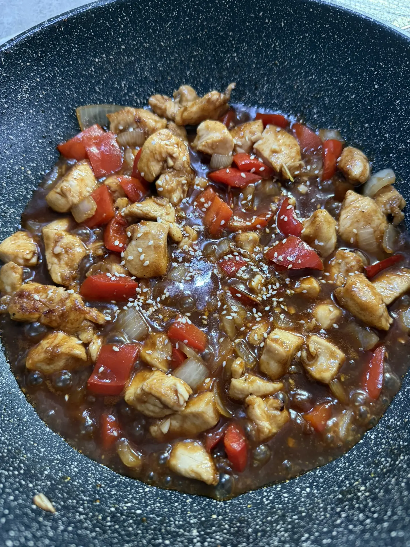 Курочку потушила, принимаюсь за пирог👌