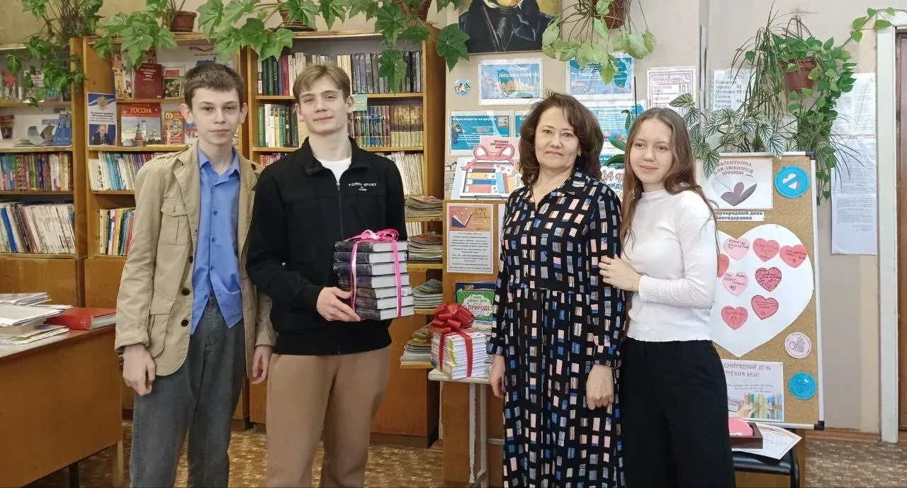 Школьная библиотека лицея традиционно приняла участие в десятой общероссийской акции "Дарите книги с