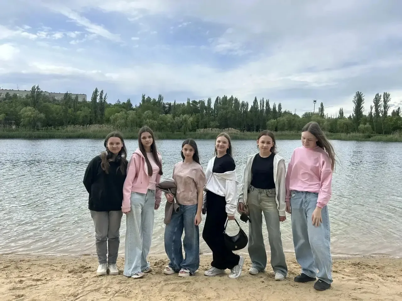 Каникулы только начались, 
а у 8А уже целая летопись ярких моментов! 💗

🎠 Смеялись и кружились на 