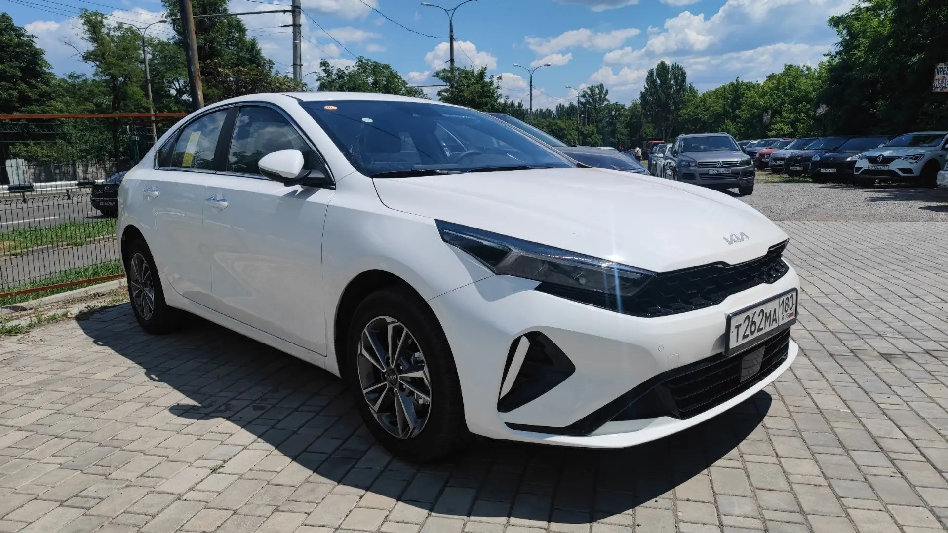KIA K3
Год выпуска: 2026
Тип КПП: Автоматическая
Объем двигателя: 4.8 бензин 
Пробег: 600 км 
Цена: 