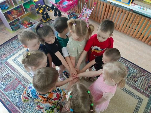 В рамках реализации программы "Добрые дела дошколят или маленькие волонтёры" ребята разновозрастной 