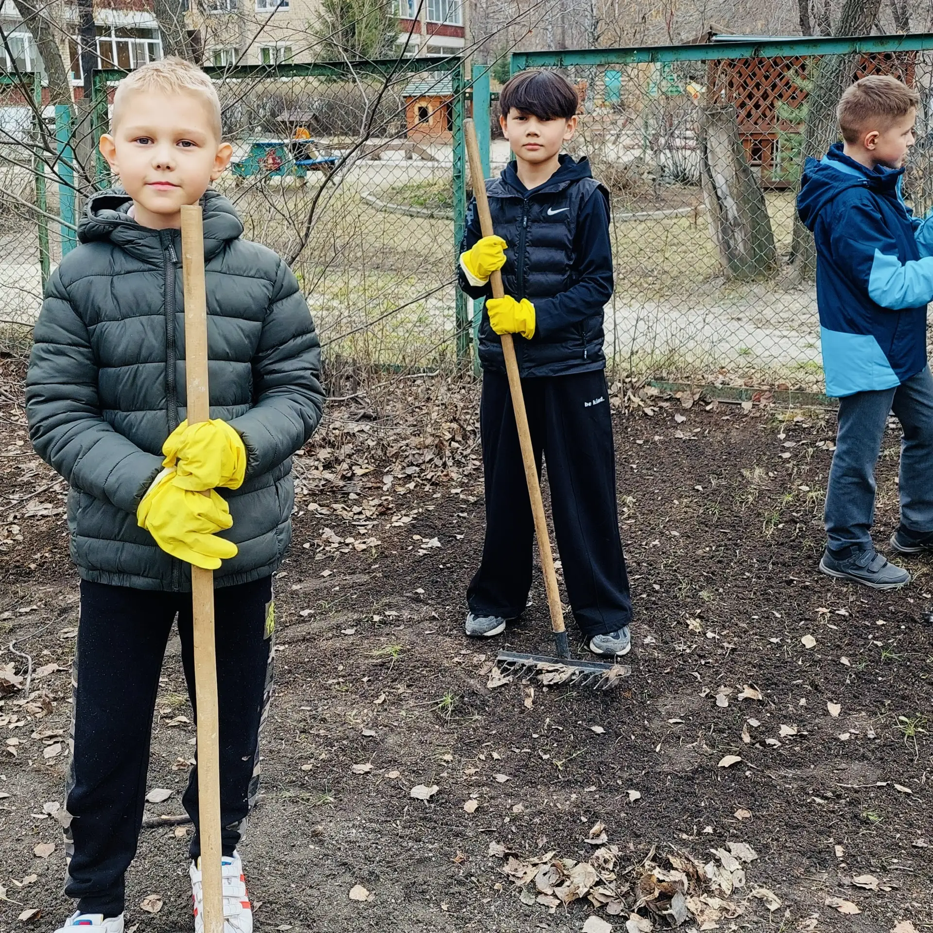 🧹Маленькие герои большого дела!  🤗Наши младшие лицеисты участвуют во Всероссийской акции «Зеленая ве