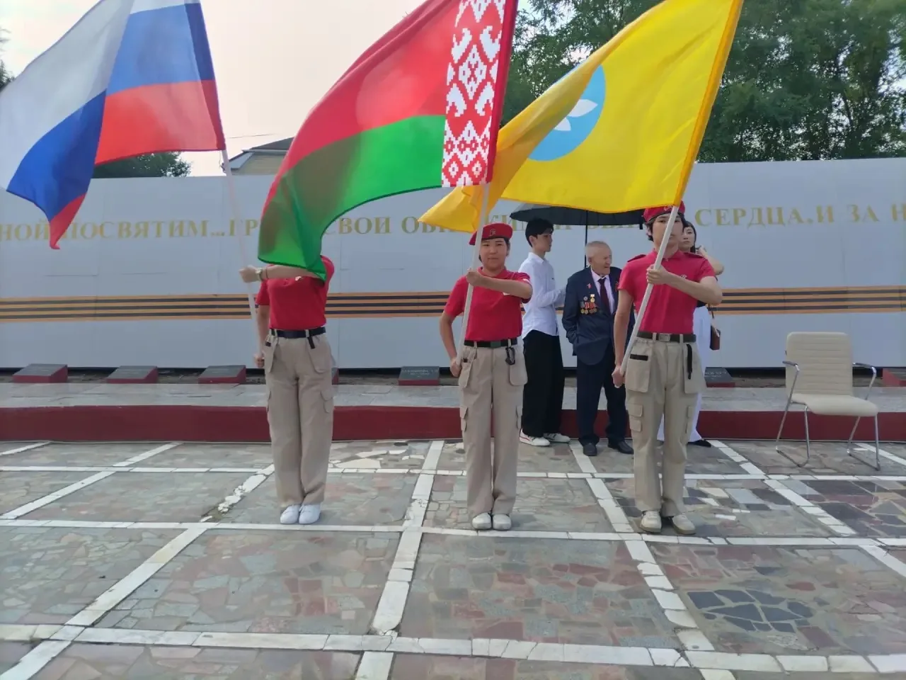Активисты и Юнармия нашей школы приняли участие в торжественной встрече с Чрезвычайным ...