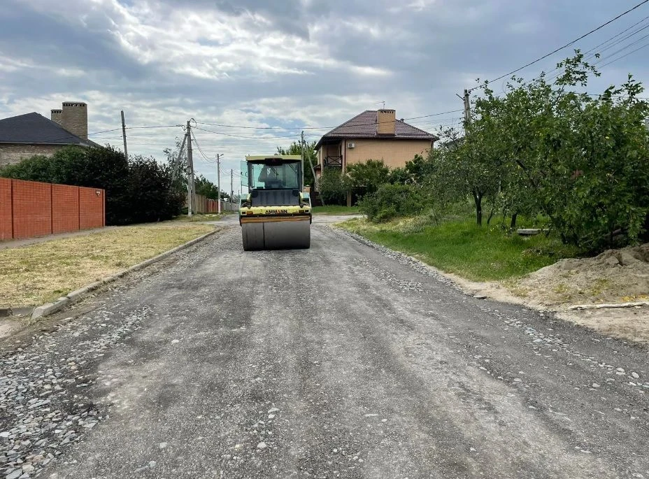 🚜Завершен ремонт дороги по улице Школьная в посёлке Российский. В ходе ремонта выполне...