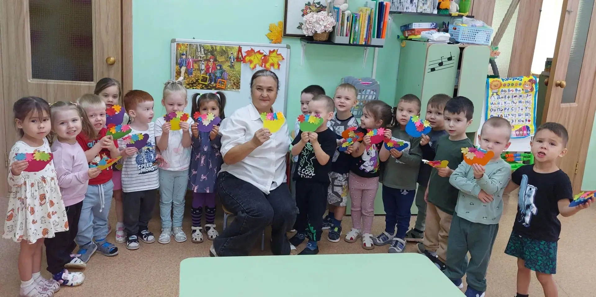 Сегодня готовимся ко Дню пожилых людей в рамках нашего проекта «В гости к бабушке и дед...