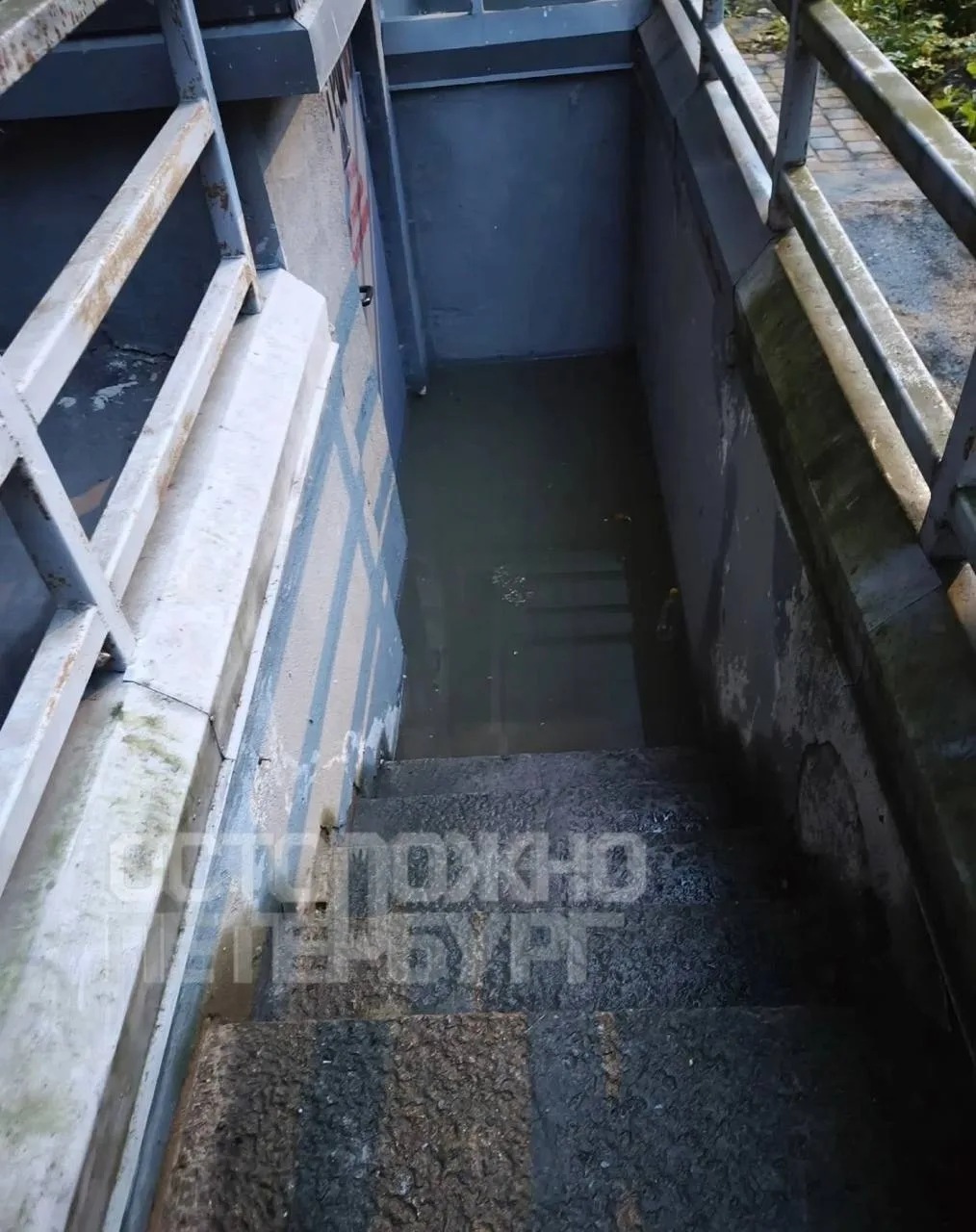 Жители микрорайона Славянка остались без электричества после ливня.