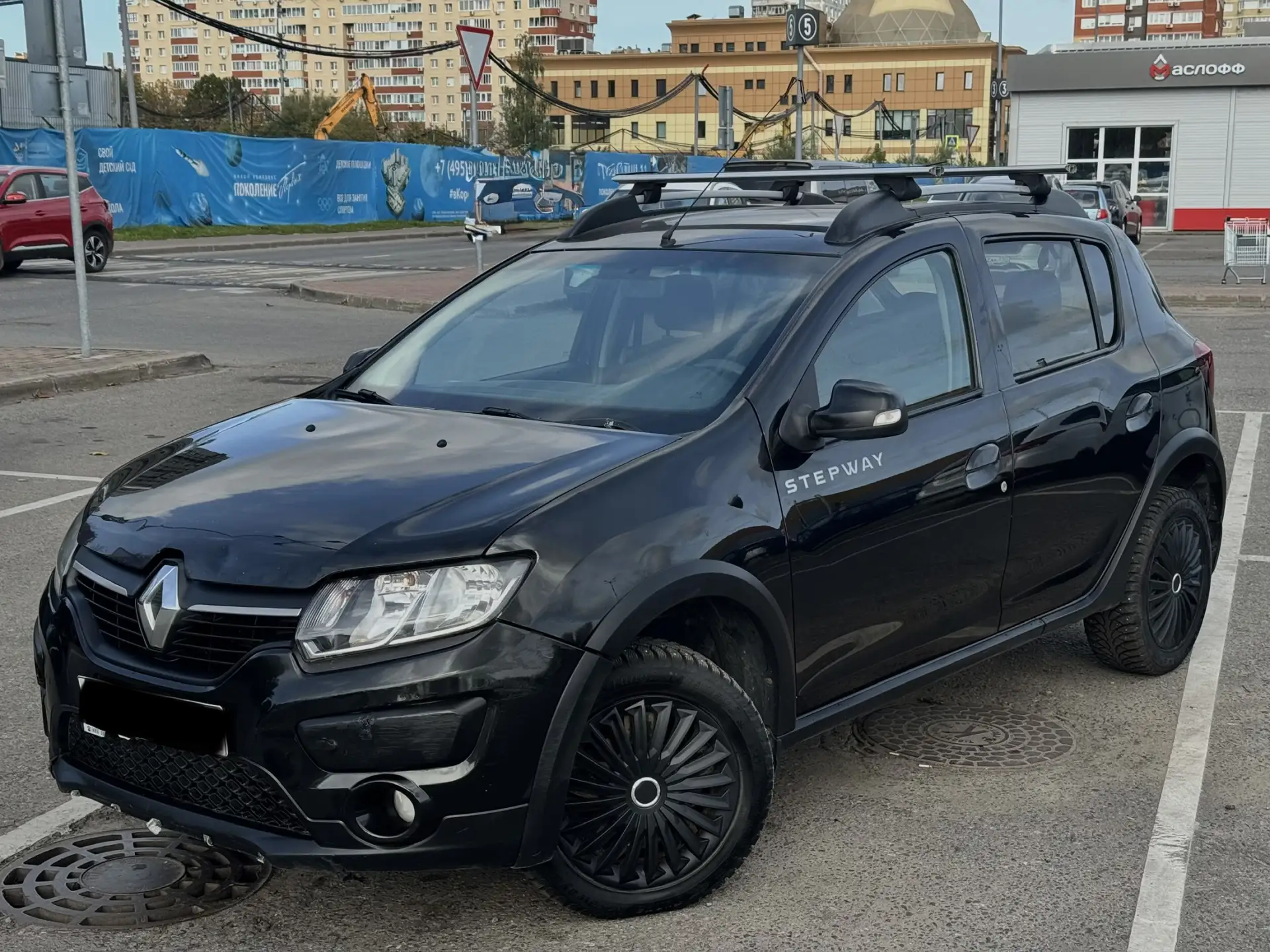 RENAULT SANDERO STEPWAY 2015 года - на двигателе 1.6 с автоматической коробкой передач.