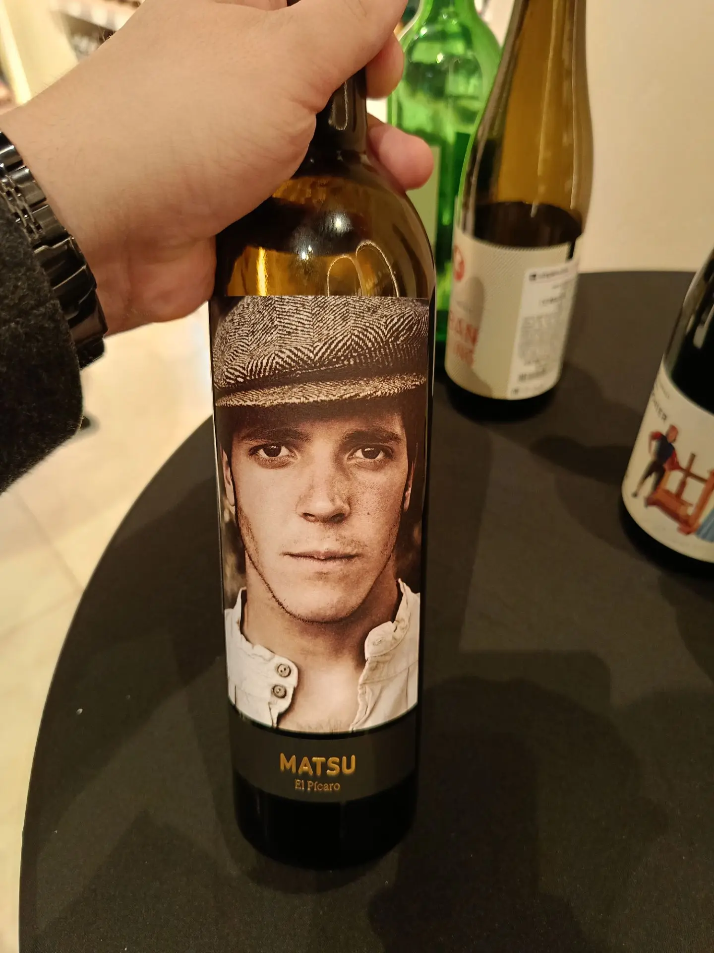 Многие, думаю, встречали вино с фото на полках самых различных магазинов, что и неудиви...