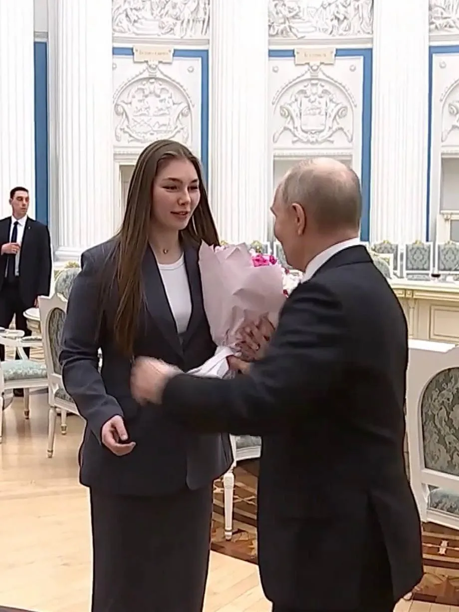 Никогда бы не подумала, что я, обычная девчонка из подмосковных Химок, буду сидеть в красивом зале в