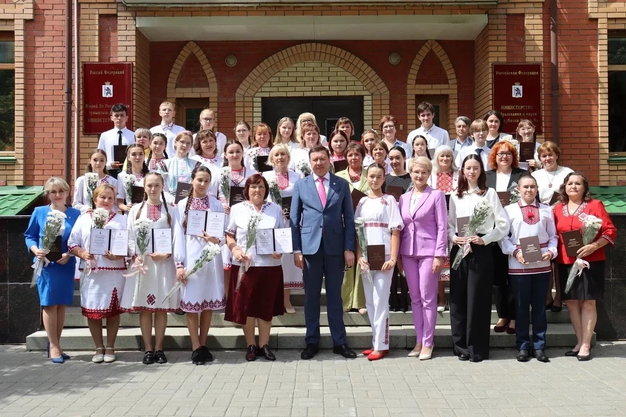 🌟 Гранты — лучшим! 🌟

25 июня 2026 года в Марий Эл вручили гранты Правительства по итогам олимпиад