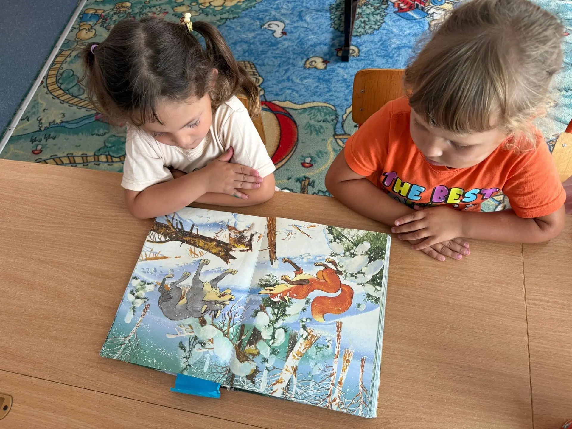 Путешествие в «Мир сказок»: как прошло наше занятие!
В нашей дошкольной группе состоялось увлекатель